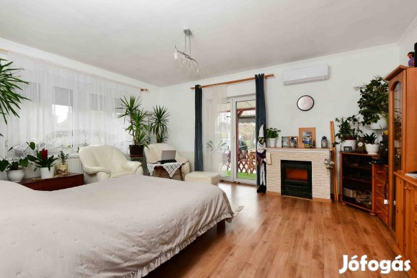 Kétgenerációs ikerház a X. kerületben eladó!