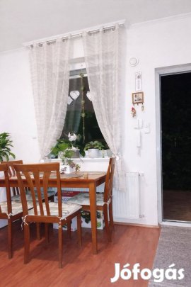 Kétgenerációs külön bejáratú társasházi lakás