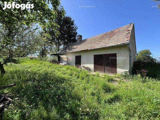 Kéthelyen Felújítandó 2 Szobás Zártkerti Ingatlan