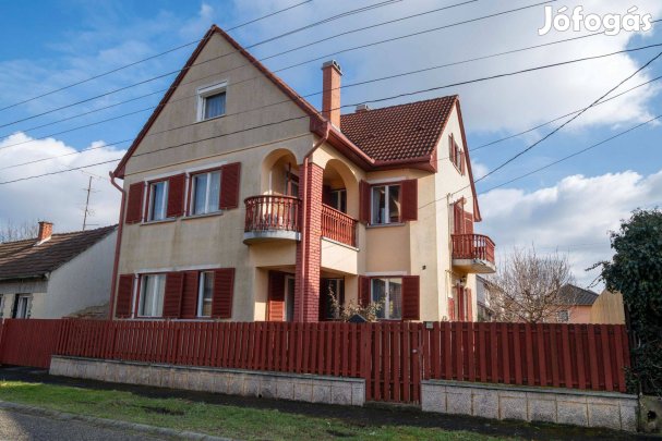 Kétlakásos családi ház Zalaegerszeg Ola városrészén