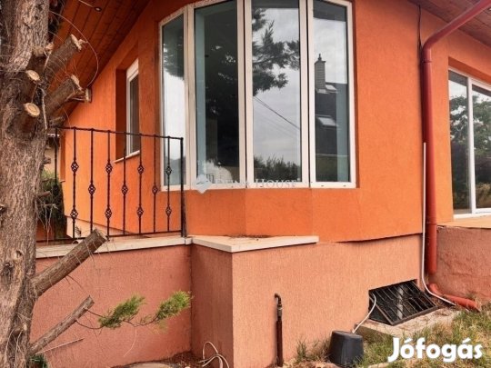 Kétlakásos családi ház eladó Nagytarcsán