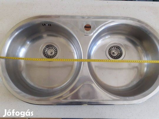 Kétmedencés mosogatótálca szifonnal