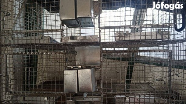 Ketrec Kiárúsítás kisállatok csincsilla nyúl fűrj mókus papagáj görény