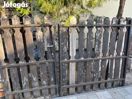 Kétszárnyú, aszimetrikus kapu