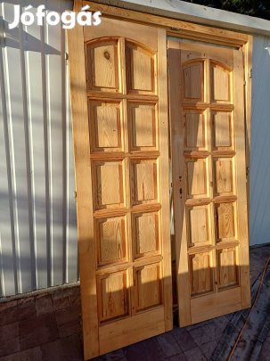 Kétszárnyú fa bejárati ajtó