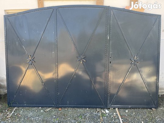 Kétszárnyú lemezkapu