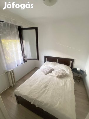 Kétszemélyes ágy kényelmes matraccal