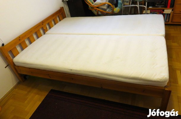 Kétszemélyes ágy matracokkal, éjjeliszekrénnyel