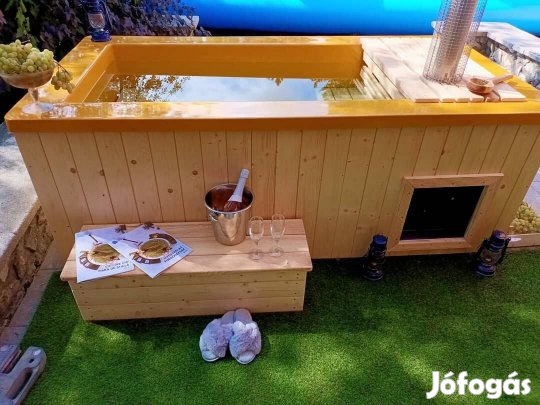 Kétszemélyes dézsafürdő faburkolattal, kályhával