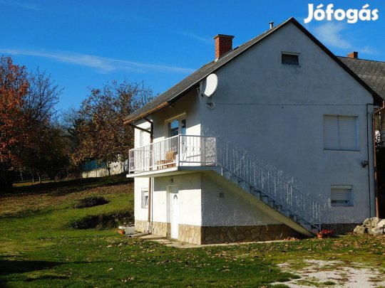 Kétszintes, azonnal költözhető családi ház/nyaraló/ Vonyarcon
