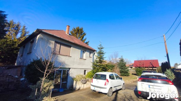 Kétszintes családi ház Csömörön