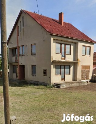 Kétszintes családi ház eladó