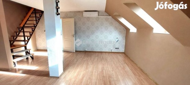 Kétszintes lakás az Oladi lakótelepen, Szombathely