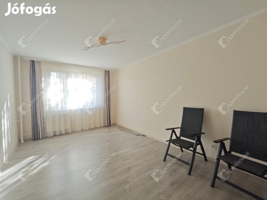 Kétszobás, első emeleti panellakás kiadó