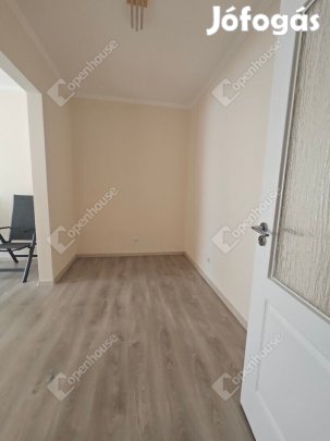 Kétszobás, első emeleti panellakás kiadó