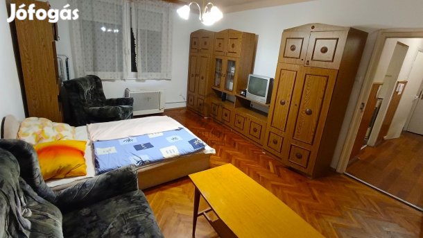 Kétszobás, erkélyes téglalakás Szombathelyen