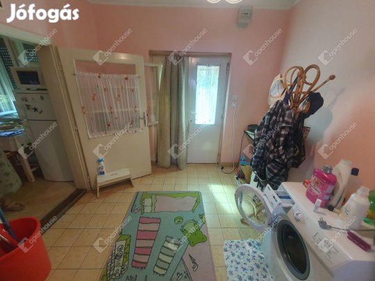 Kétszobás családi ház eladó a belvároshoz közelében Nagykanizsán.