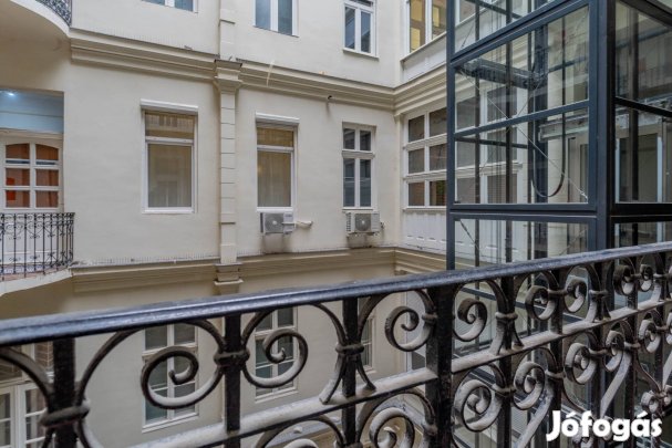 Kétszobás lakás a Deák tér közelében