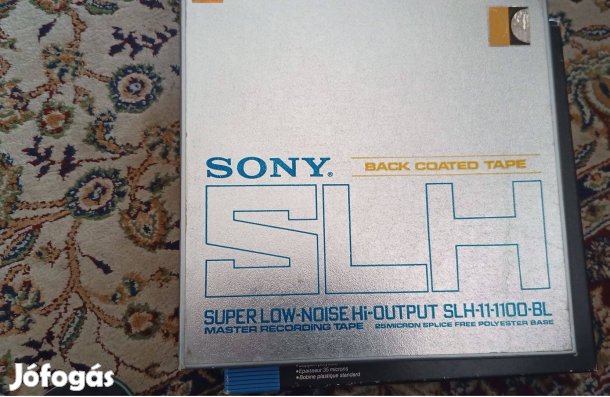 Kettő Sony, egy Maxell 10"-os orsón