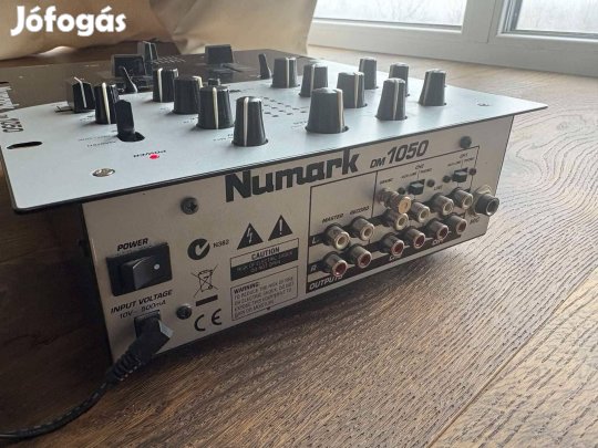 Keverőpult Numark DM 1050
