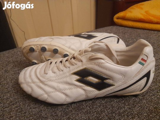 Keveset használt 44-s Lotto gumistoplis futballcipő eladó