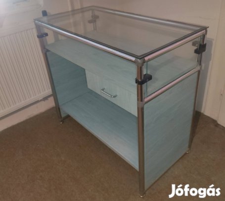 Keveset használt, masszív bolti pult