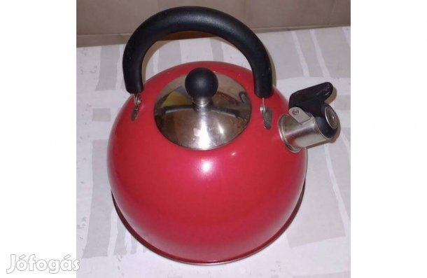 Keveset használt teáskanna piros színben fütyülős 2800,-Ft