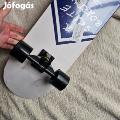 Kezdö gördeszka teljesen új még foliás normál méret