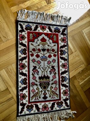 Kézi csomózású szőnyeg