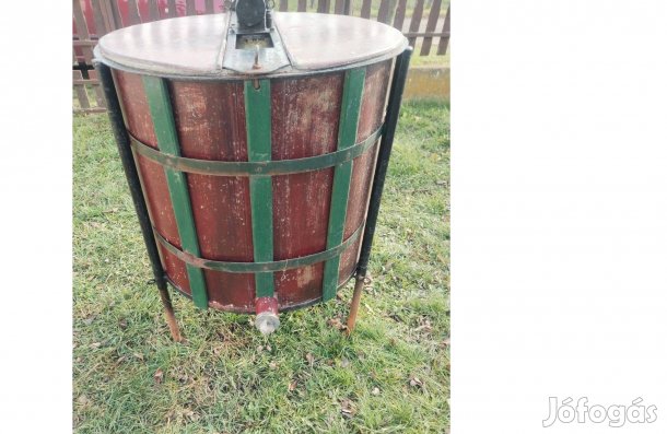 Kézi hajtású mézpergető eladó!