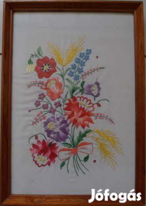 Kézi hímzés fa keretben