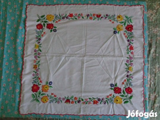 Kézi hímzésű asztalterítő eladó