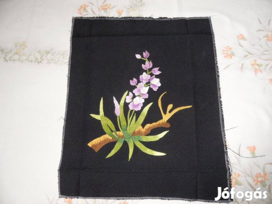 Kézi hímzésű orchidea falikép, terítő, tűhímzés