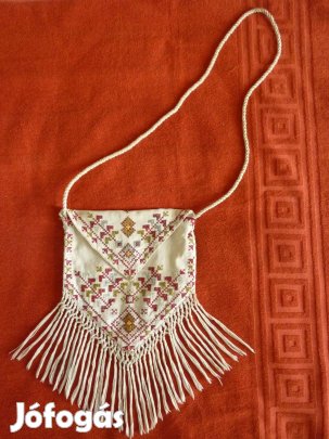 Kézi hímzésű régi tarisznya eladó