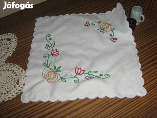 Kézi hímzett lenvászon szalvéták 30x30cm