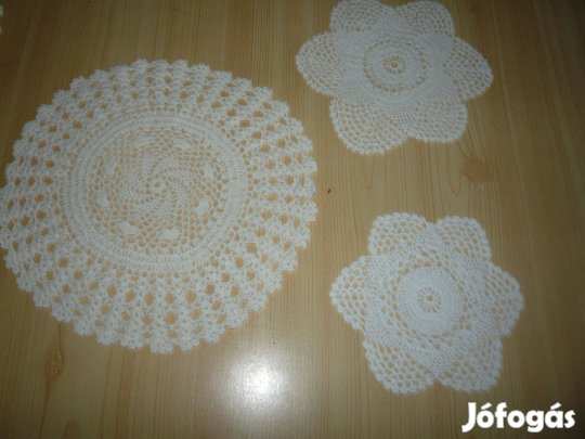 Kézi horgolású, kör alakú terítők 15, 18, 26 cm