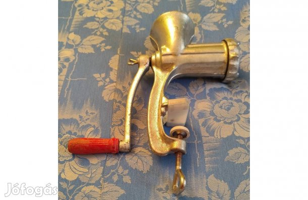 Kézi húsdaráló 8-as