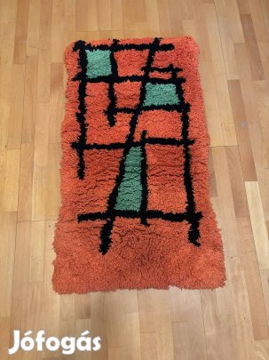 Kézi készítésű szőnyeg a 70-es évekből