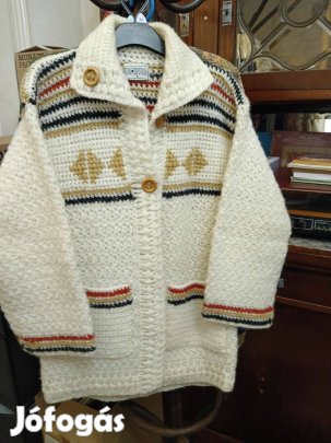 Kézi kötésű kardigán, hosszú stóla, poncsó és pulcsik