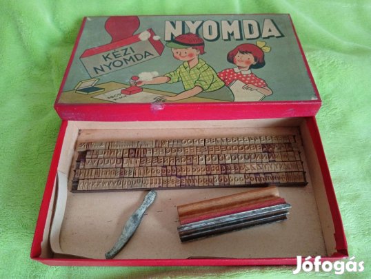 Kézi nyomda (retro) betűkkel és számokkal