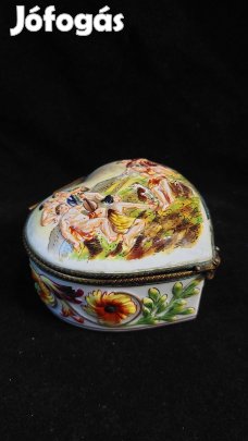 Kézifestett Capodimonte festett, dombor, szív alakú porcelán doboz