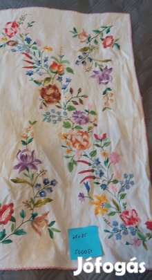 Kézimunka terítők eladók!