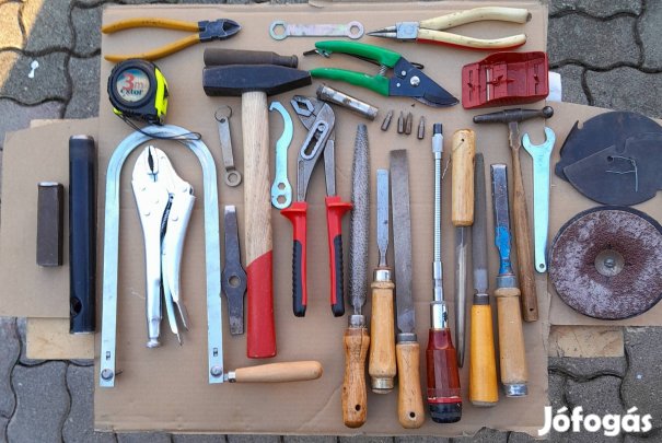 Kéziszerszámok új és használt.