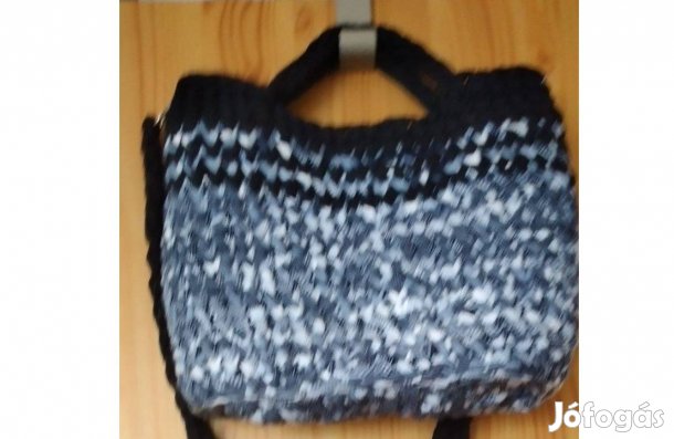 Kézitáska /vállon is hordható / Új