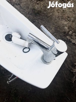 Kézmosó wc mosdó Mofém csappal