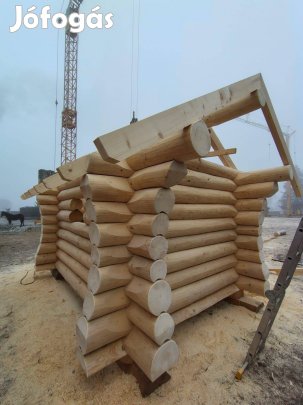 Kézműves, rusztikus kültéri szauna