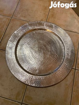 Kézműves kerek fémtálca