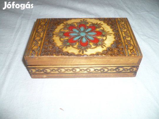 Kézzel díszített fadoboz ékszerdoboz