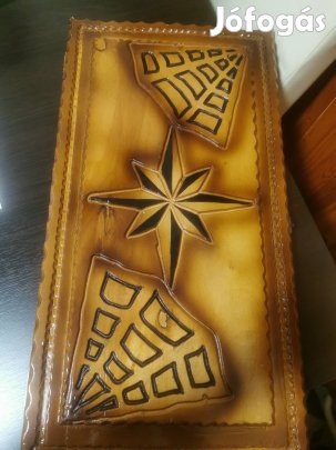 Kézzel faragott fa backgammon tábla. 