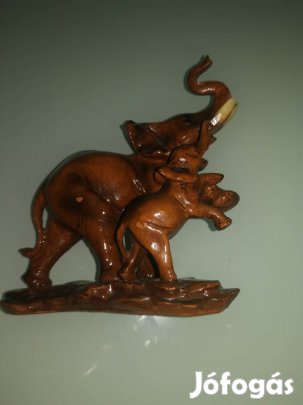 Kézzel faragott fa elefánt szobor 